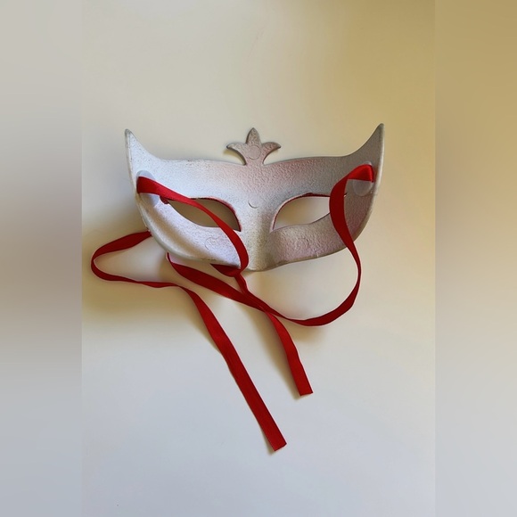 Venetian Masquerade Mardi Gras Mask - Picture 3 of 3